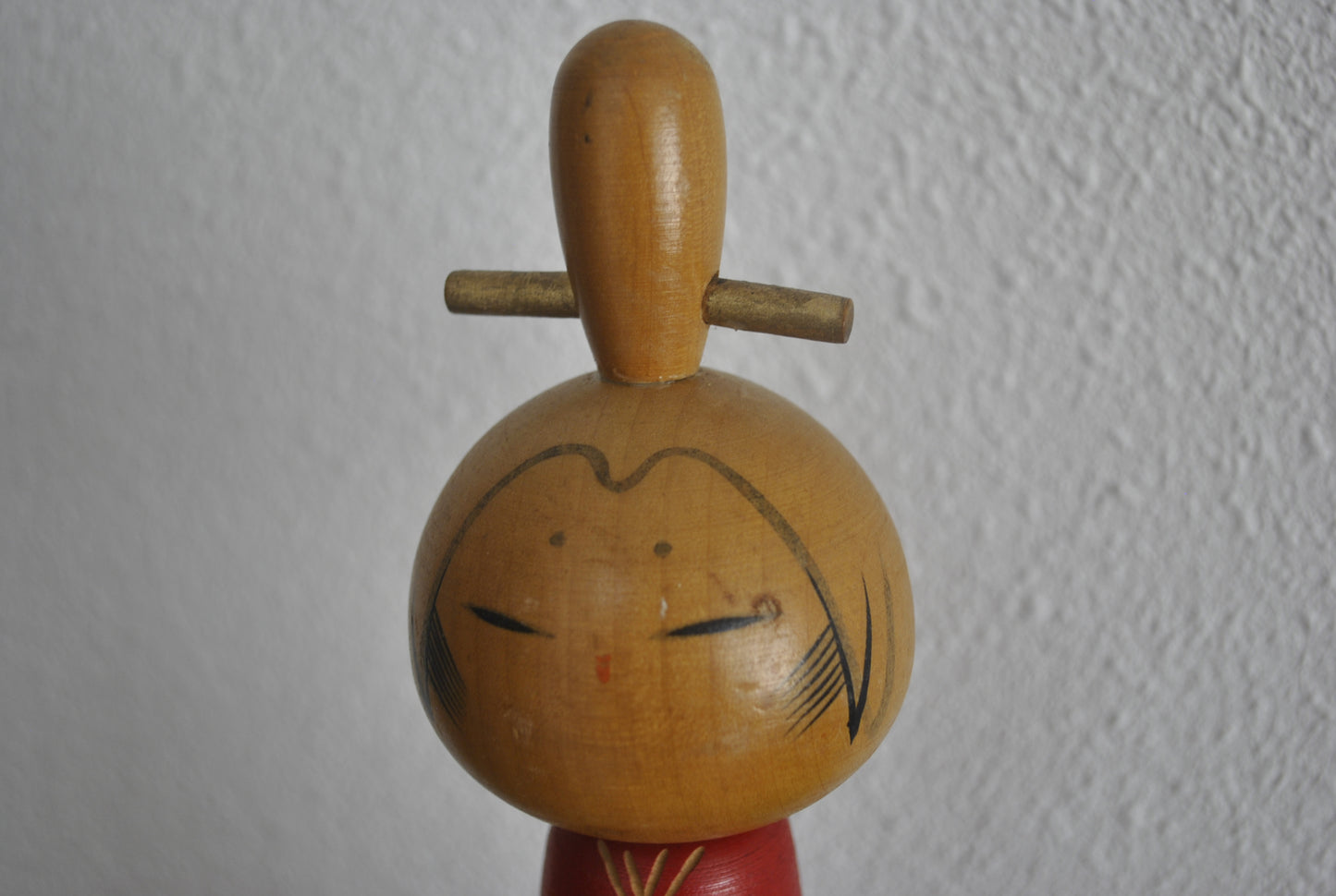 Vintage sosaku kokeshi By Issetsu Kuribayashi (1924-2011)