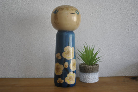 Vintage sosaku kokeshi by Usuki Hakuho