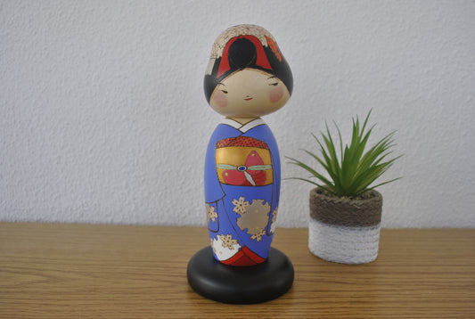 Unique Sosaku Kokeshi made by Oki Yasunobu (1955-) With original box!