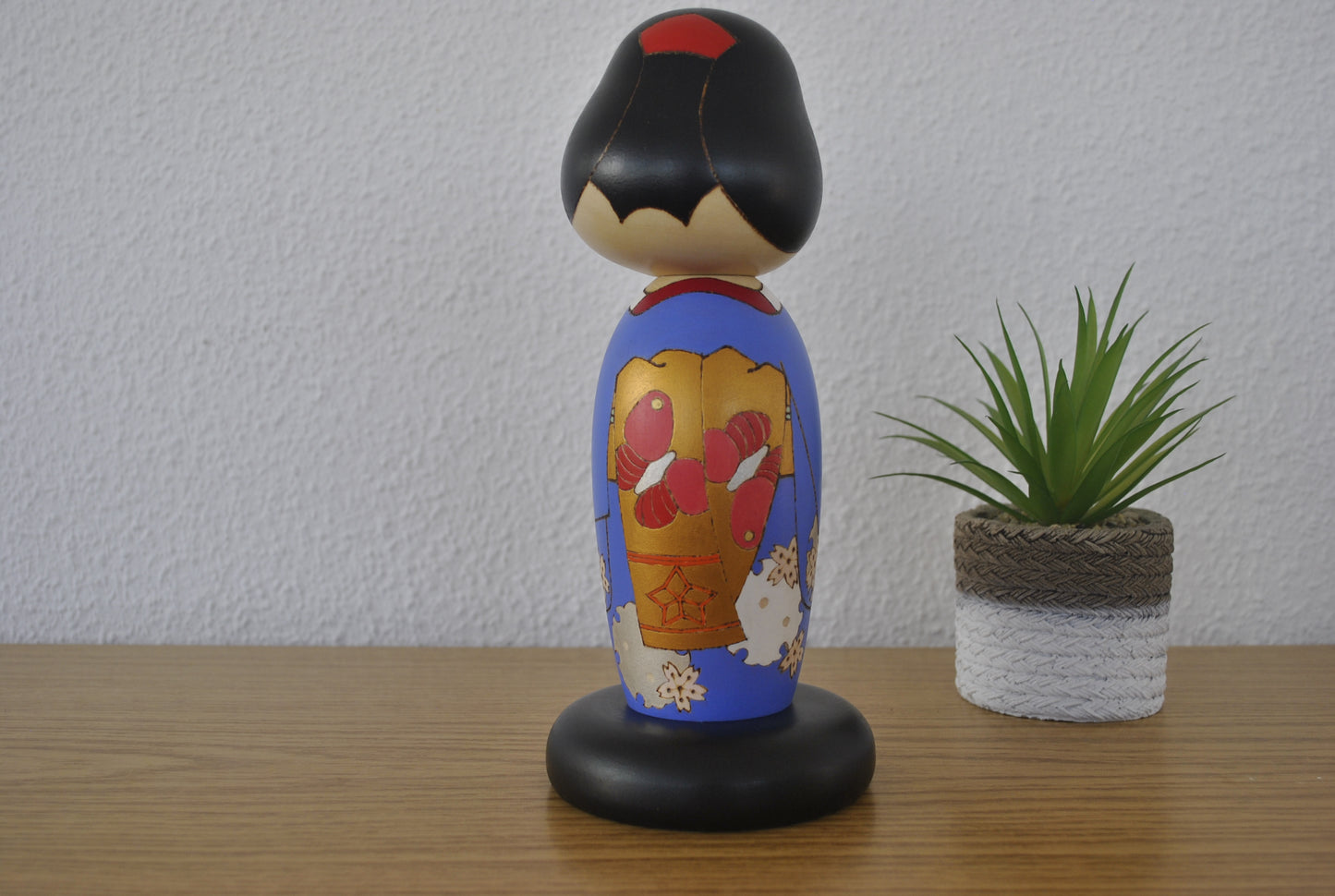 Unique Sosaku Kokeshi made by Oki Yasunobu (1955-) With original box!