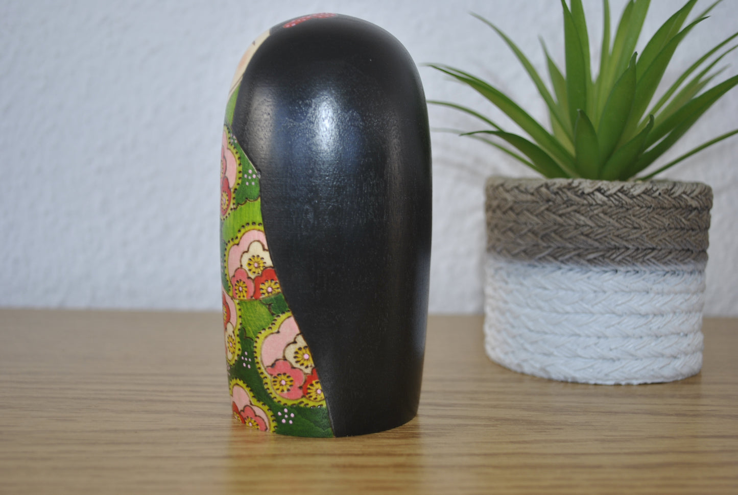 Elegant Sosaku kokeshi made by Fumio Tomidokoro (1948-)