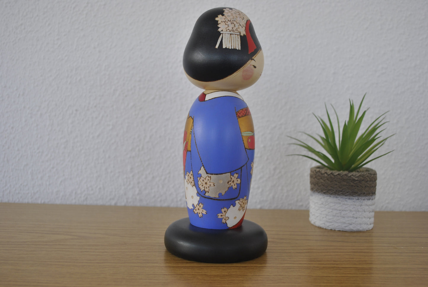 Unique Sosaku Kokeshi made by Oki Yasunobu (1955-) With original box!