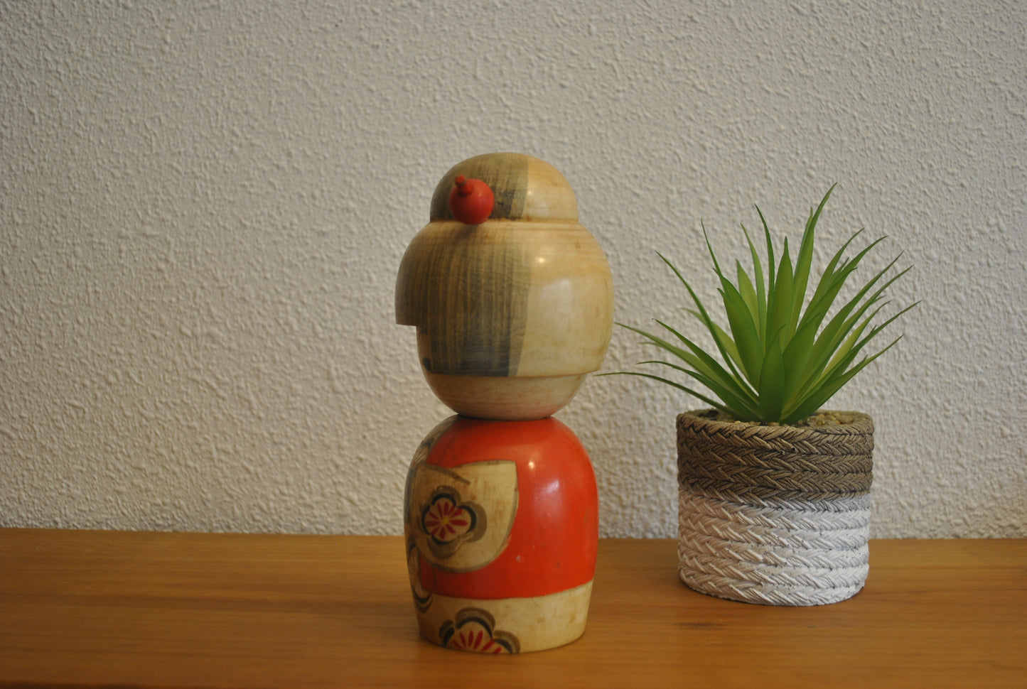 Vintage Sosaku kokeshi made by Miyashita Hajime (1940-)