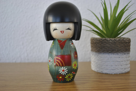 New Sosaku kokeshi made by Chie Tamura - With original box.