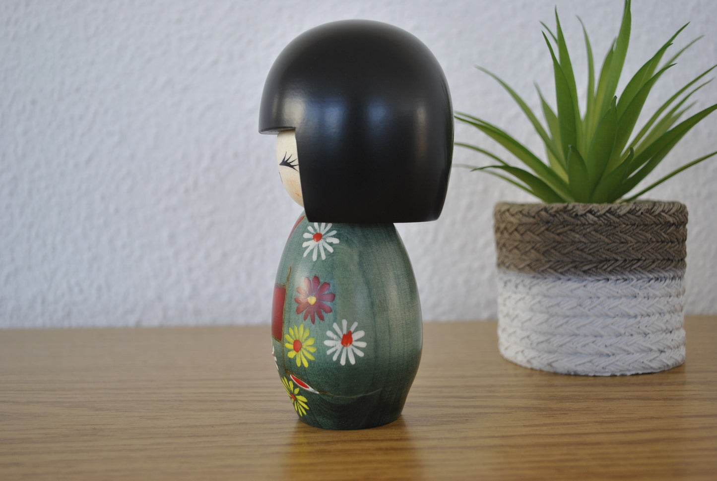 New Sosaku kokeshi made by Chie Tamura - With original box.