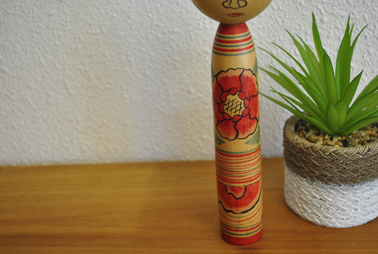 Vintage Nakanosawa Kokeshi made by Iwamoto Yoshizo (1912-1973)