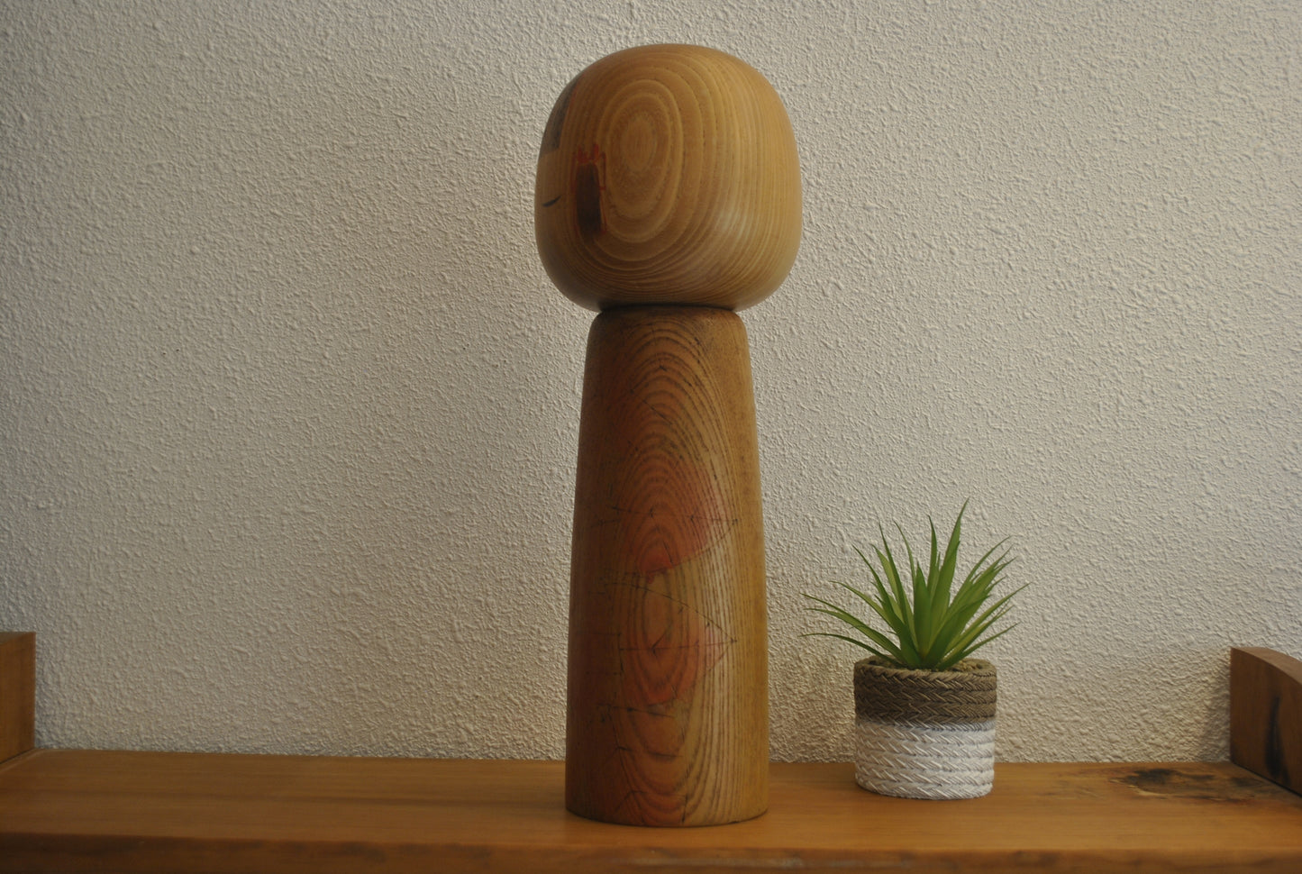 Large vintage Sosaku kokeshi made by Issetsu Kuribayashi (1924-2011) 41cm!