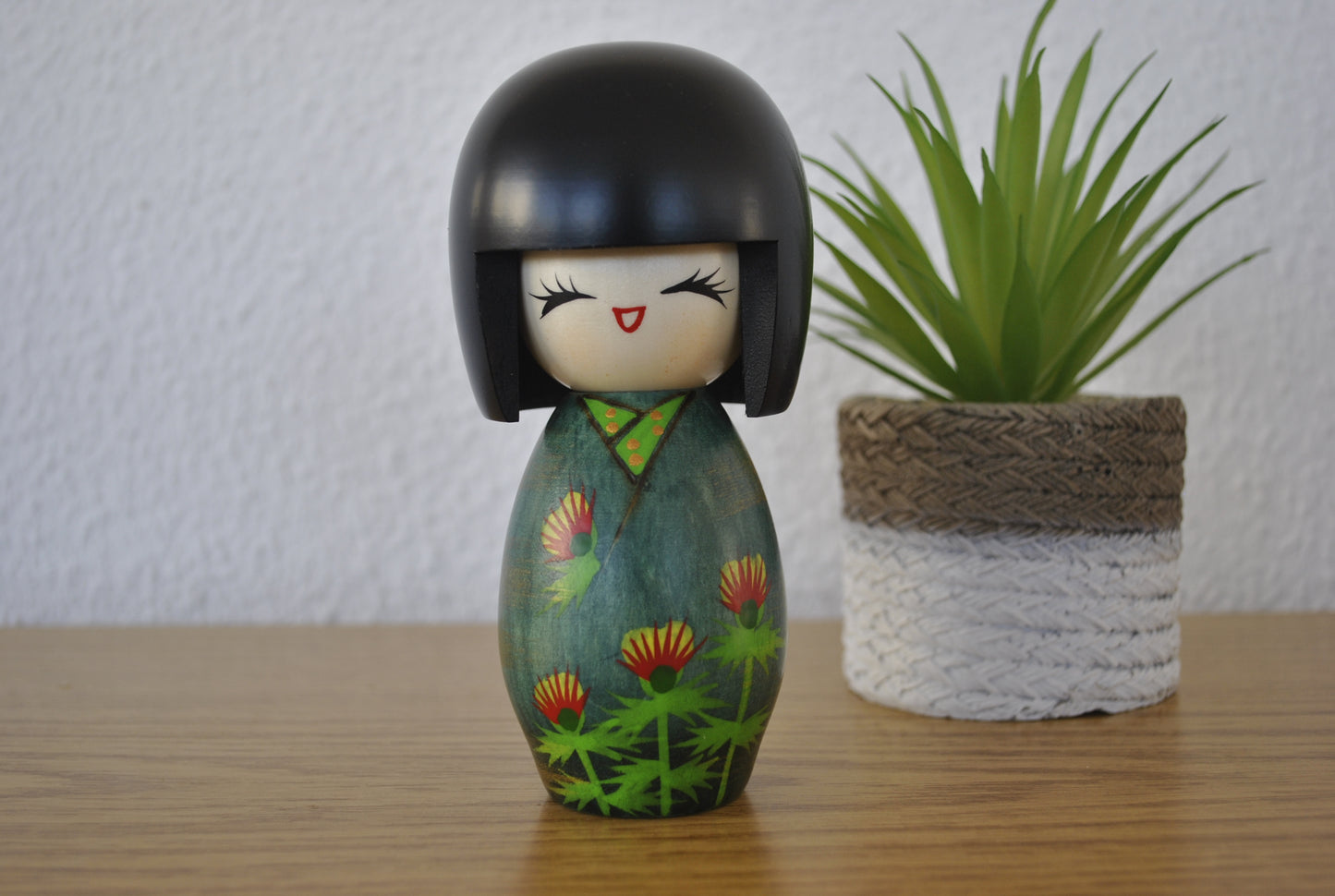 New Sosaku kokeshi made by Chie Tamura - With original box.