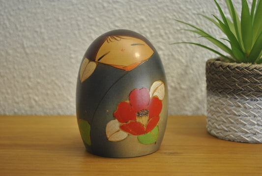 Vintage Sosaku kokeshi made by Aoki Ryoka (1931-)