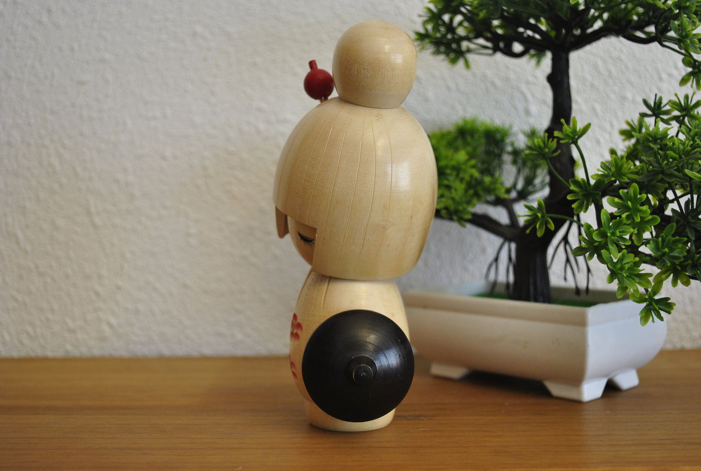 Vintage Sosaku Kokeshi made by Miyashita Hajime (1940 -) With original box.