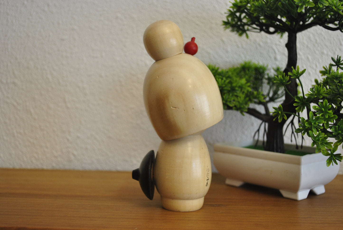 Vintage Sosaku Kokeshi made by Miyashita Hajime (1940 -) With original box.