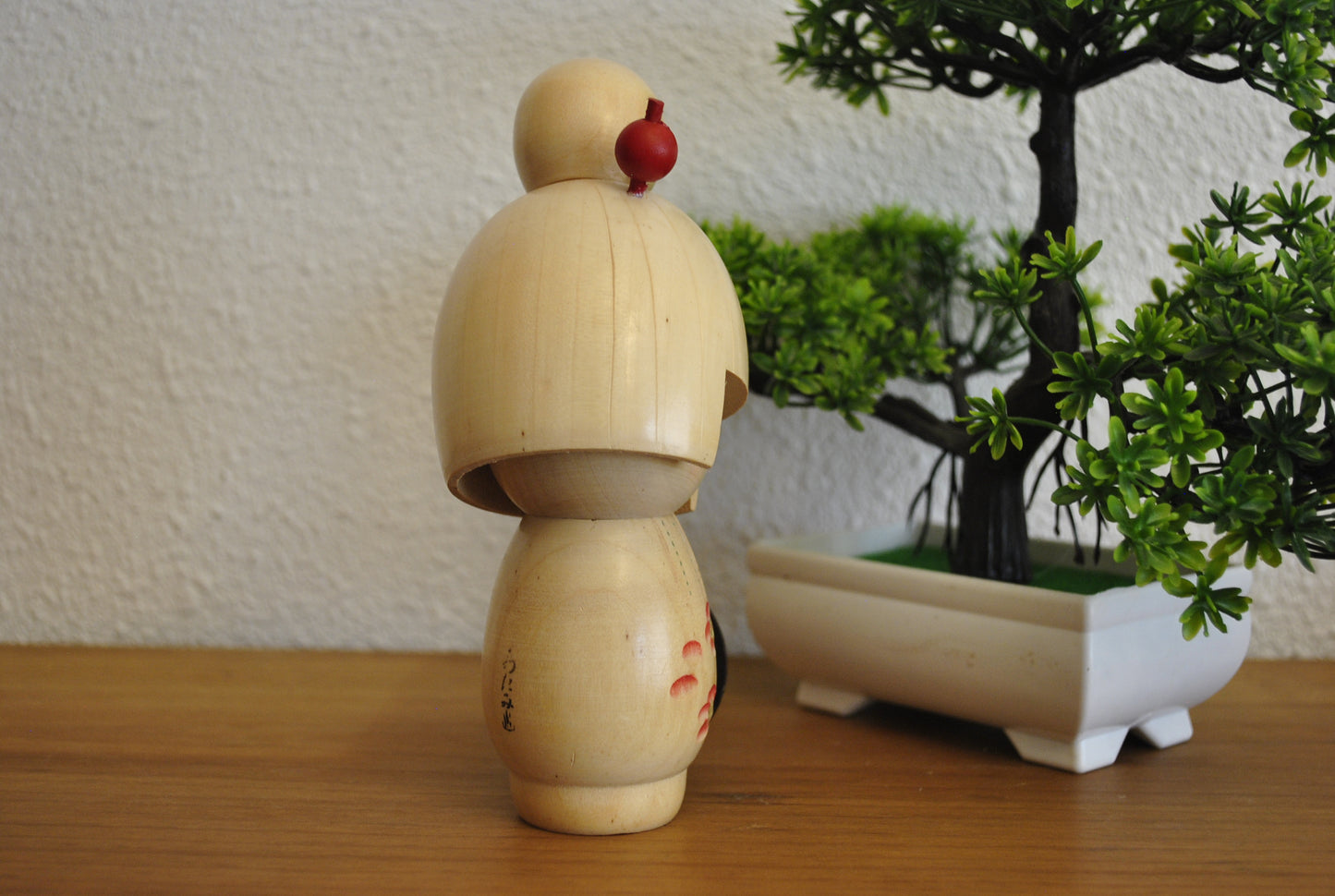 Vintage Sosaku Kokeshi made by Miyashita Hajime (1940 -) With original box.