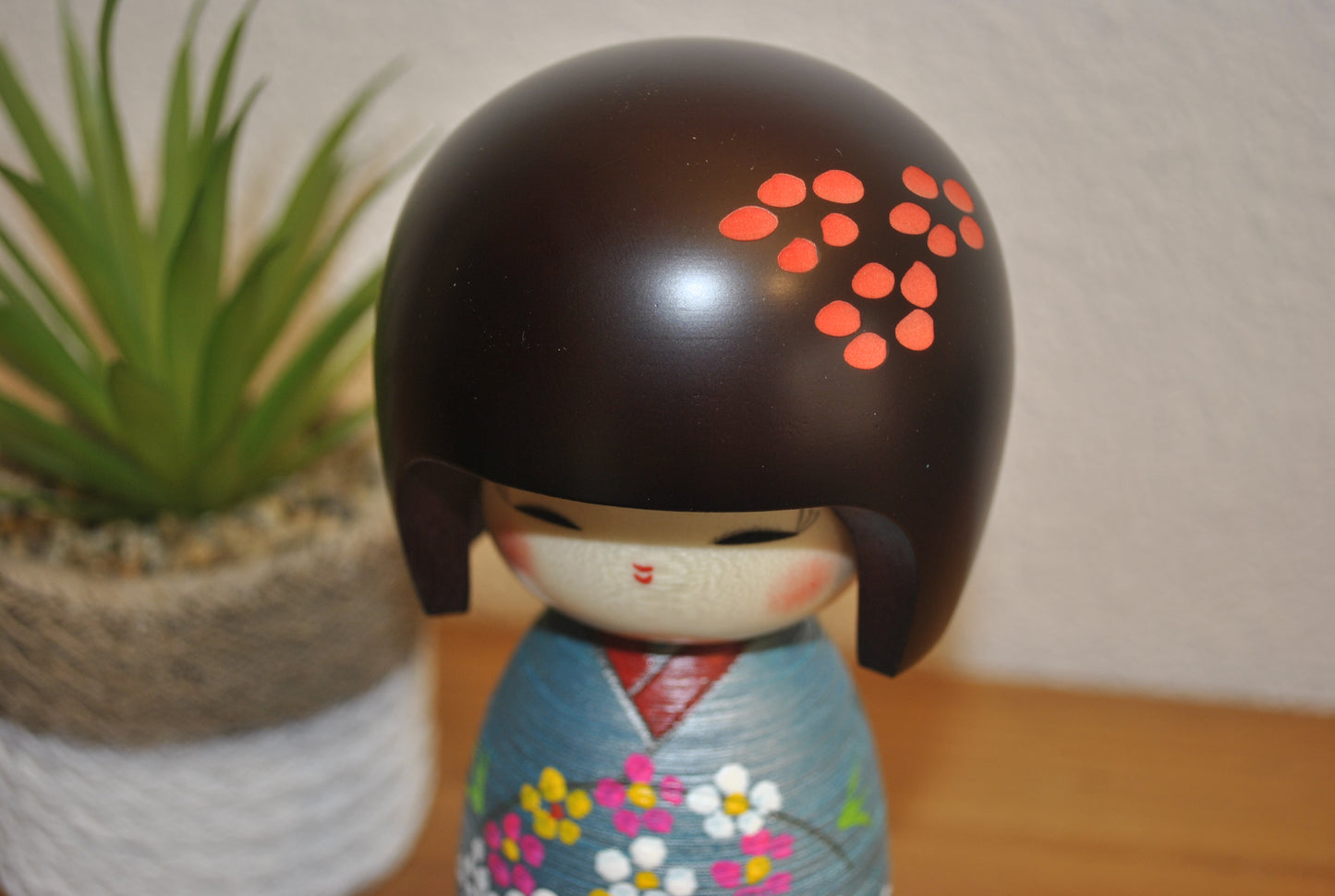 Gumma kokeshi made by Fujikawa Masae (1942-)