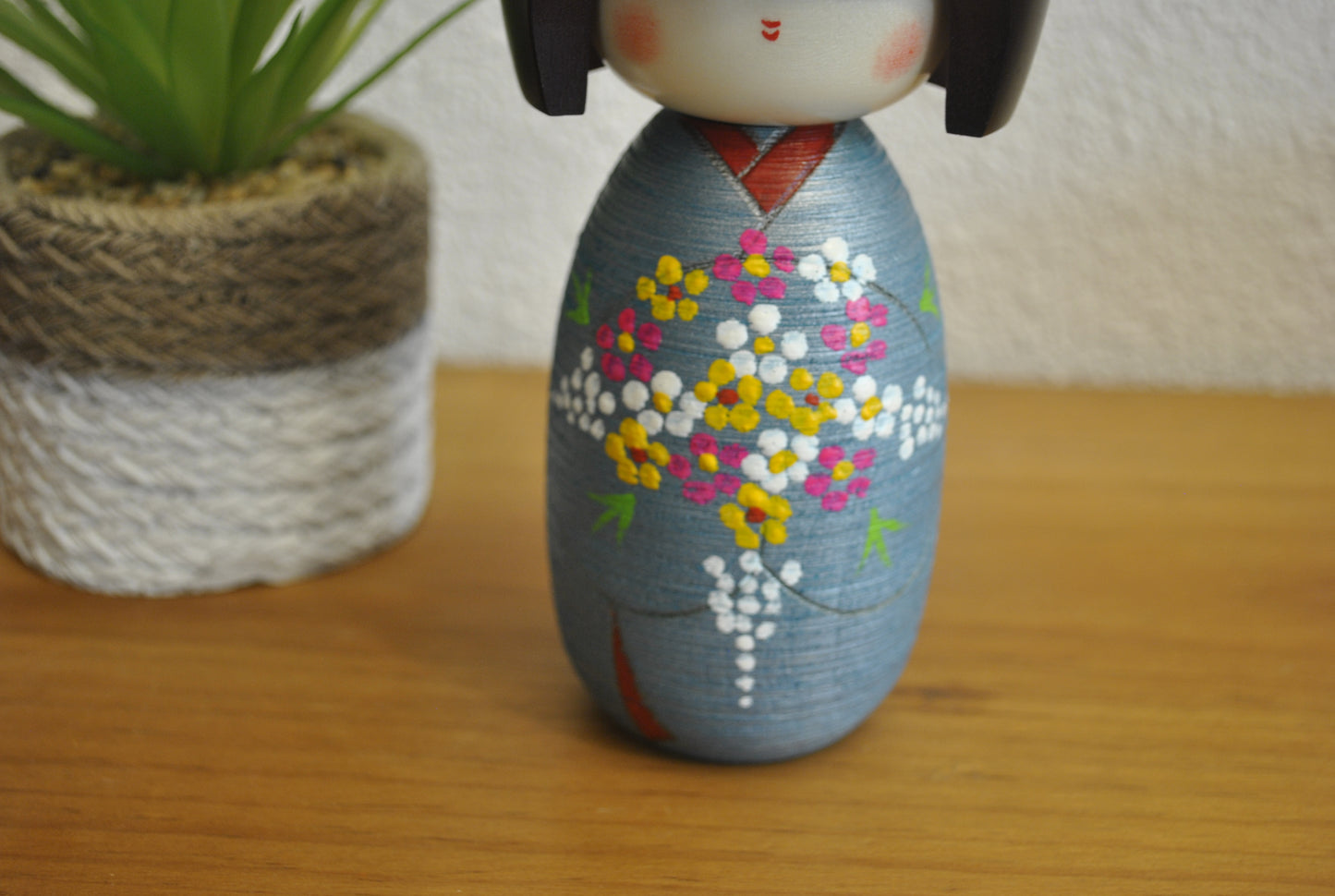 Gumma kokeshi made by Fujikawa Masae (1942-)